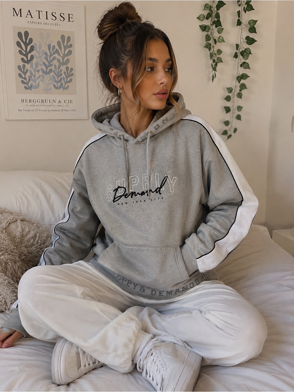 Supply & Demand NYC Grey Hoodie M Cozy Streetwear Pullover Sweatshirt